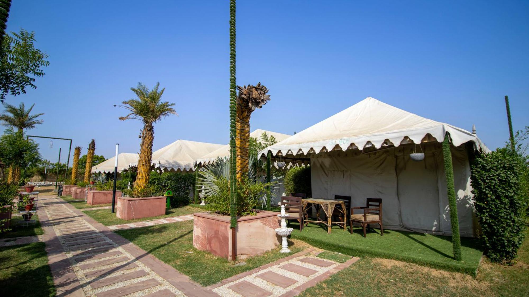 Elegance Resort Vrindāvan Zewnętrze zdjęcie