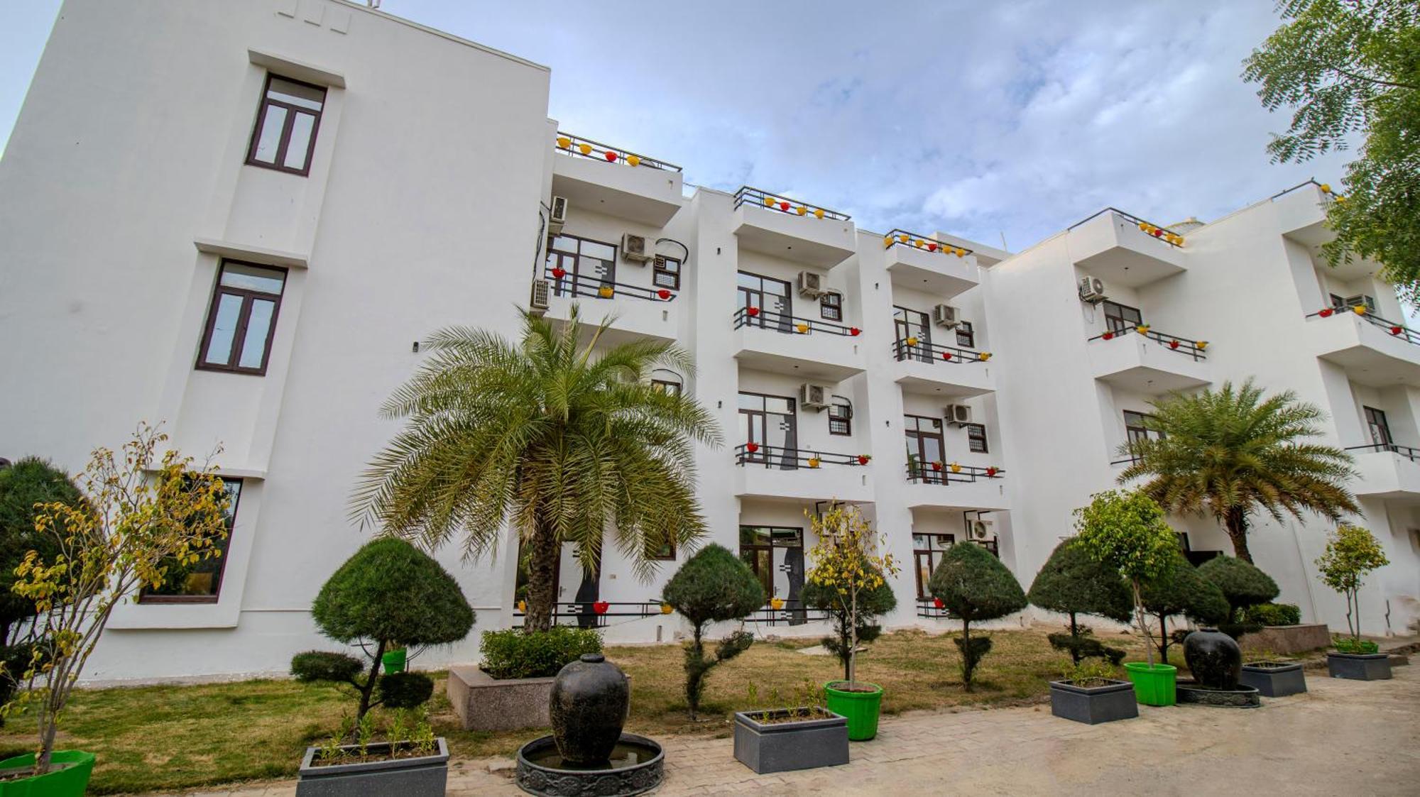Elegance Resort Vrindāvan Zewnętrze zdjęcie