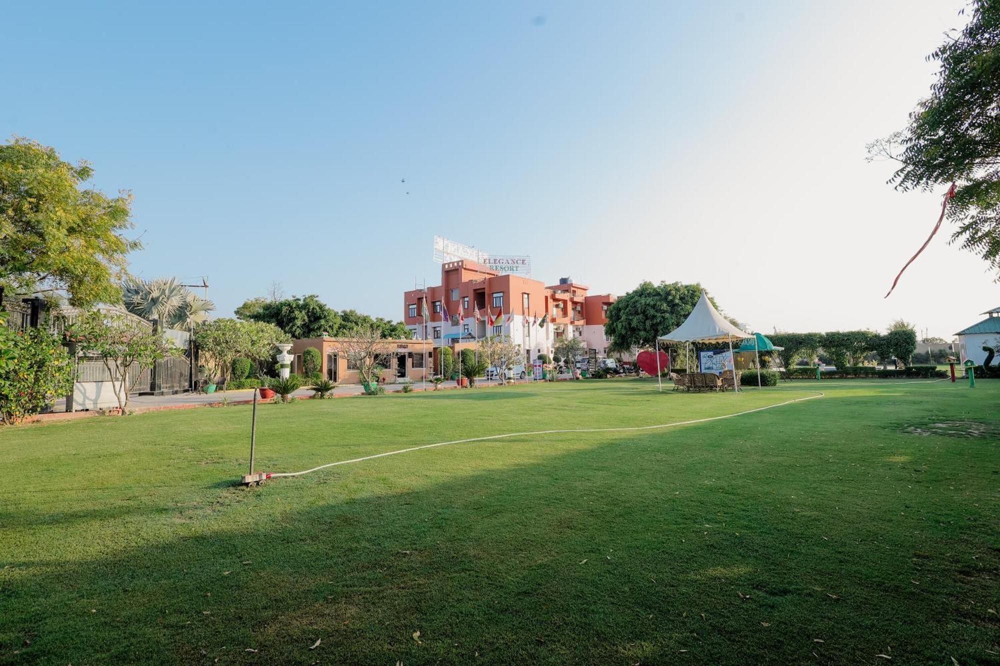 Elegance Resort Vrindāvan Zewnętrze zdjęcie