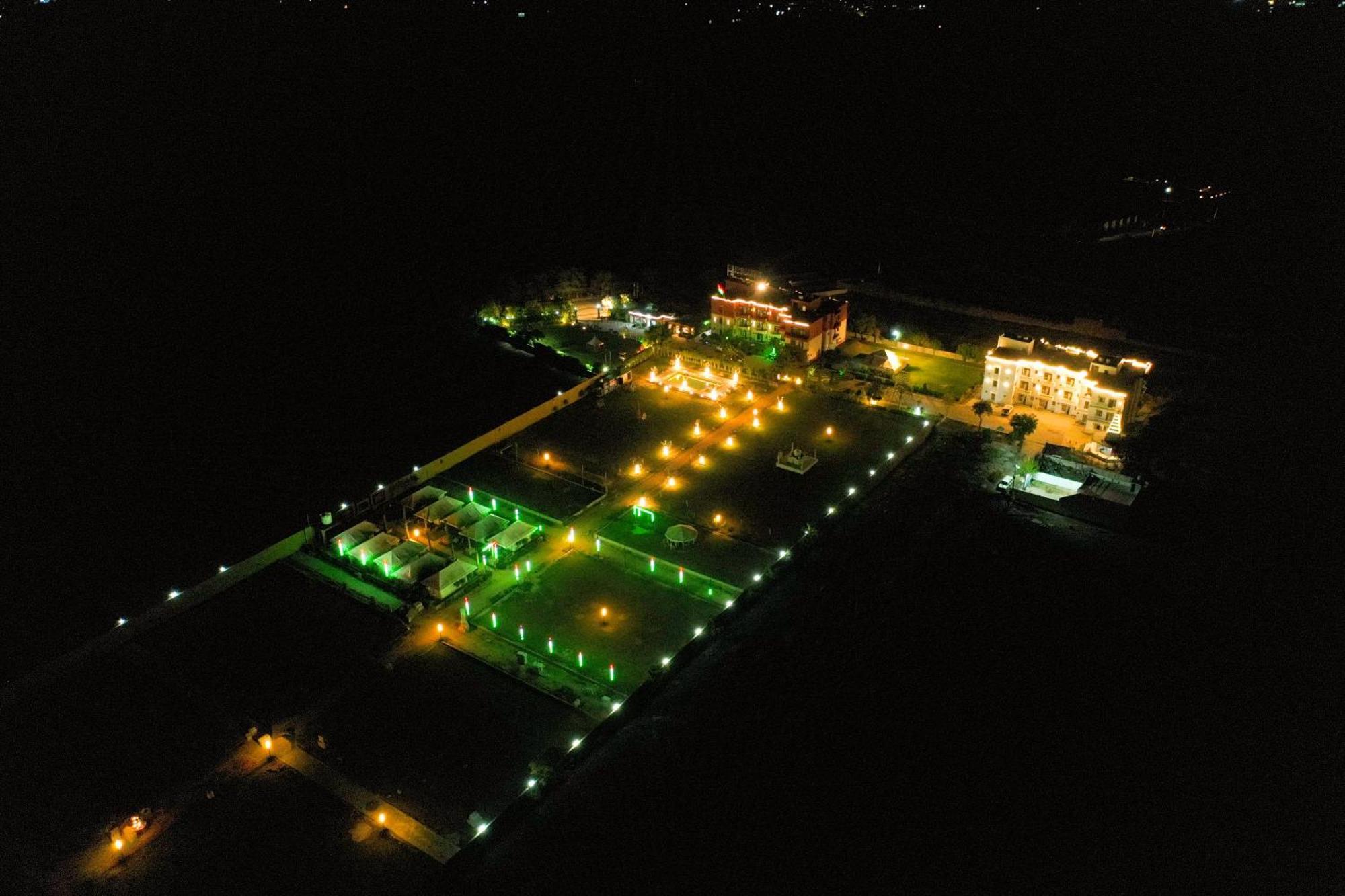 Elegance Resort Vrindāvan Zewnętrze zdjęcie