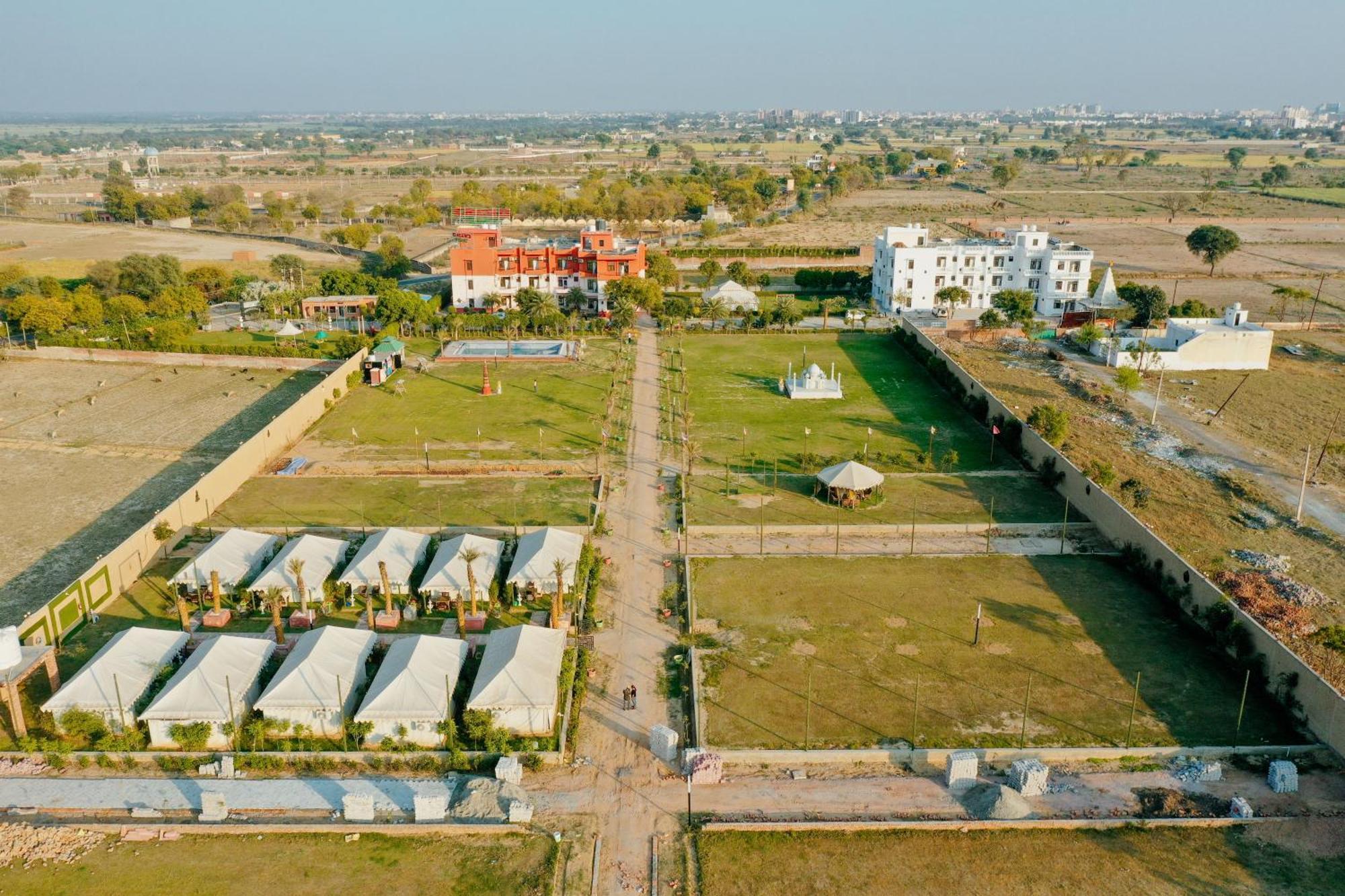 Elegance Resort Vrindāvan Zewnętrze zdjęcie